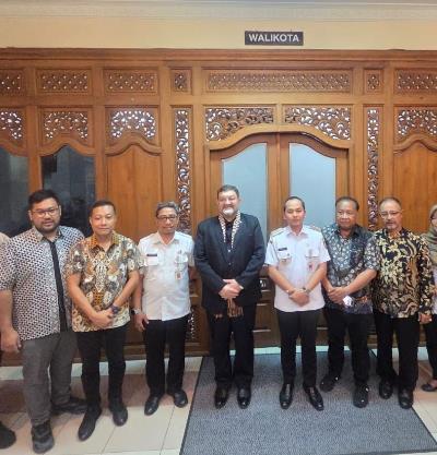 Pertemuan menyoroti sikap Indonesia terhadap agresi asing serta peluang penguatan hubungan bilateral termasuk rencana kota kembar.